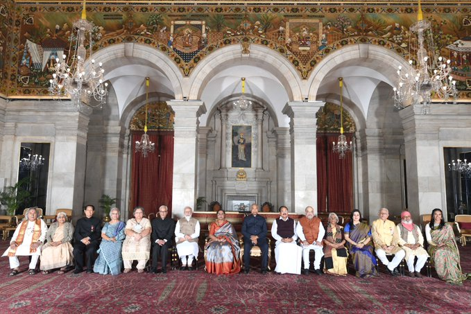 President Ram Nath Kovind, Vice President M. Venkaiah Naidu and Prime Minister Narendra Modi with the Padma awardees at Rashtrapati Bhavan