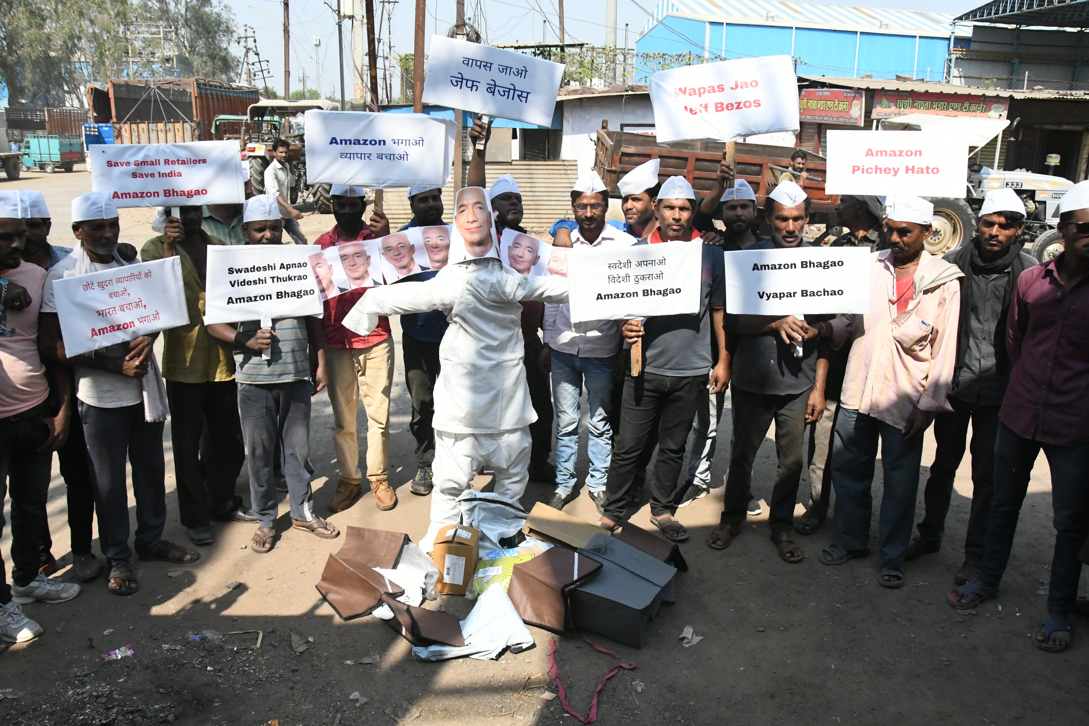 Bhopal: Indian Sellers Collective protest against multinational companies for killing their businsess - Vimarsana News