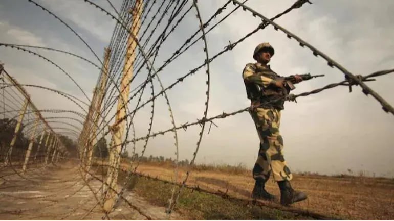 BSF apprehends 5 Bangladeshi nationals from North 24 Parganas district in West Bengal trying to cross International Border - Vimarsana News