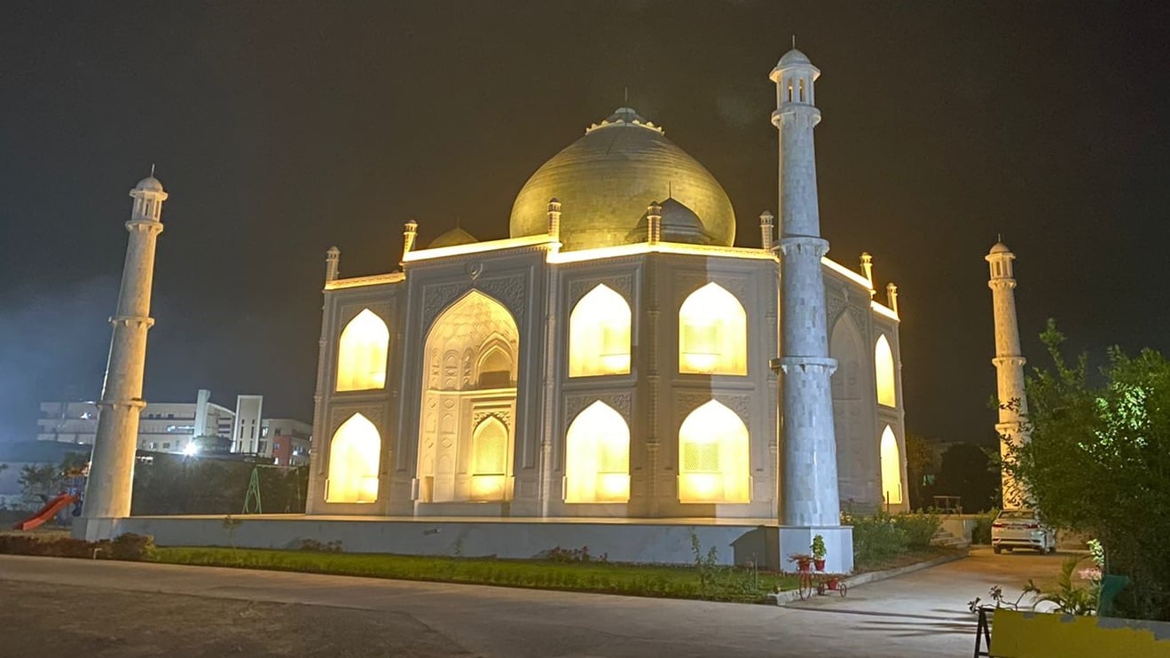Madhya Pradesh: Burhanpur man gifts wife a Taj Mahal-like 4BHK house - Vimarsana News