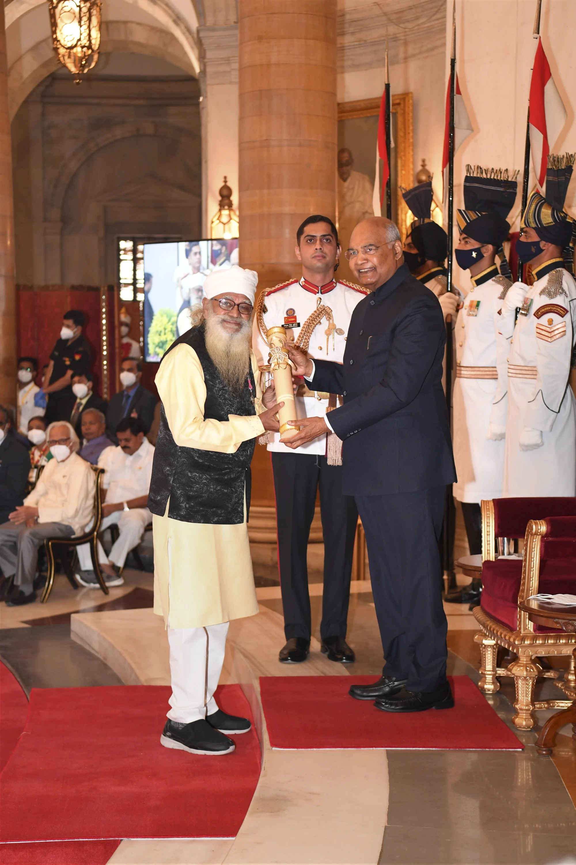 President Ram Nath Kovind presents Padma Shri to Madan Singh Chauhan for Art, at Rashtrapati Bhavan in New Delhi. He is a renowned Sufi singer from Chhattisgarh.