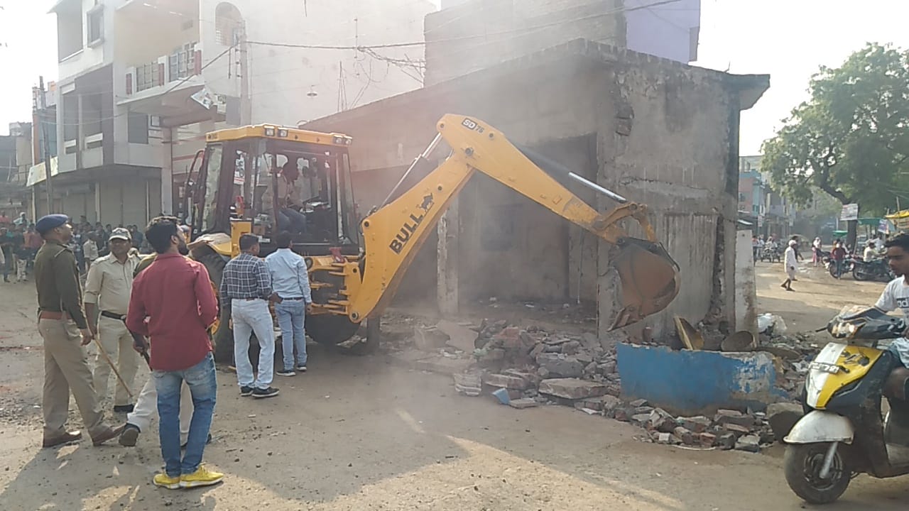 Madhya Pradesh: 67 shops razed, 1.2 hectares of government land freed in Dhar - Vimarsana News