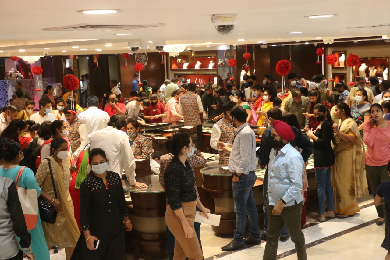Dazzling Dhanteras: With COVID fears fading, buying frenzy breaks out in city bazaars - Vimarsana News