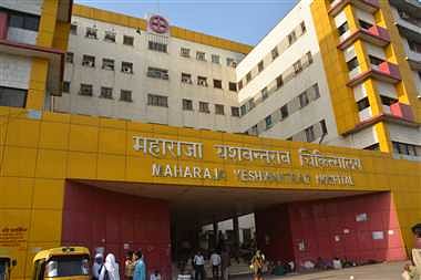 Indore: Panic grips MY Hospital as youths open fire, ambulance driver injured - Vimarsana News