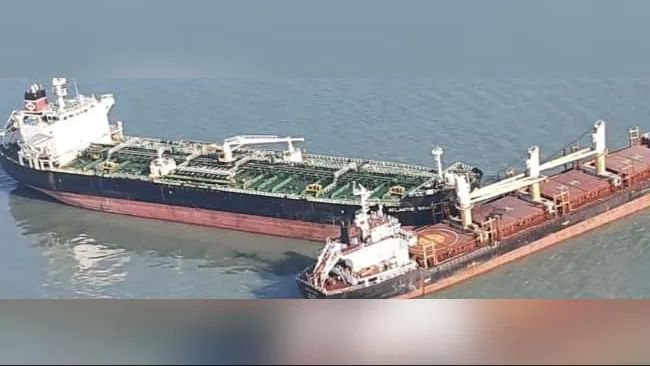 Two merchant vessels collide in Gulf of Kutch, oil spill reported - Vimarsana News