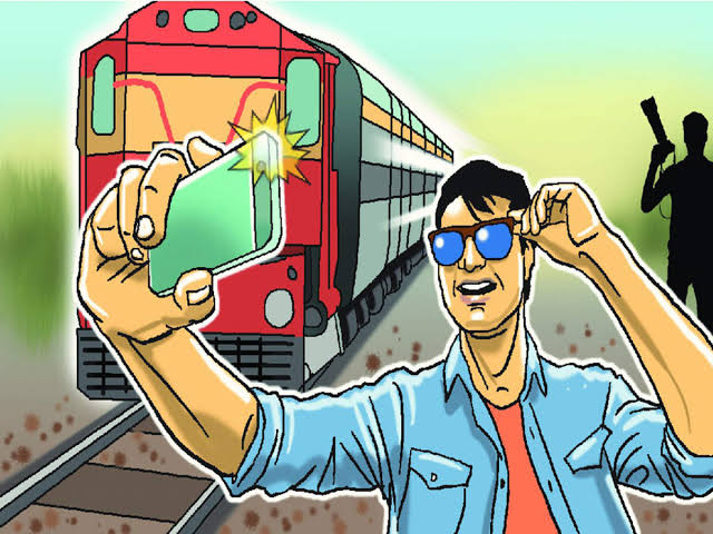 Indore: Quest for selfie with passing train ends MBA student's life - Vimarsana News