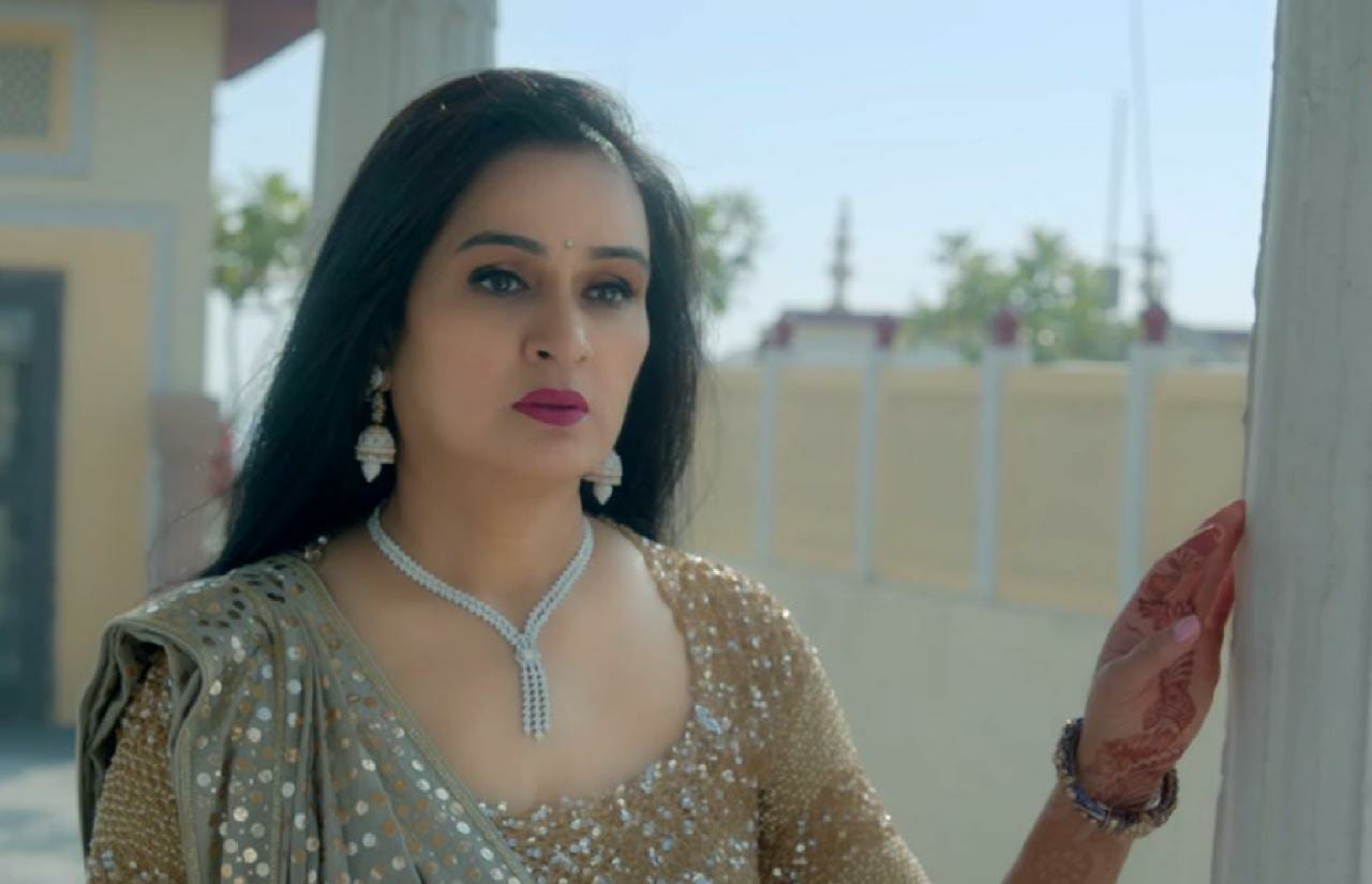 Watch: Padmini Kolhapure takes audiences down memory lane with new version of 'Yeh Galiyan Yeh Chaubara' - Vimarsana News