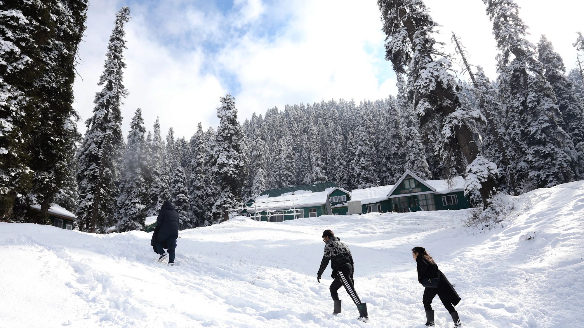 ourists enjoy a walk during sunny winter day at snow covered ski resort of Gulmarg after the fresh snowfall on December 07, 2021.