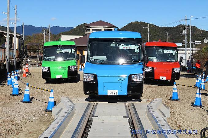 Japan launches Dual Mode Vehicle for public use similar to India's tram; netizens react - Vimarsana News