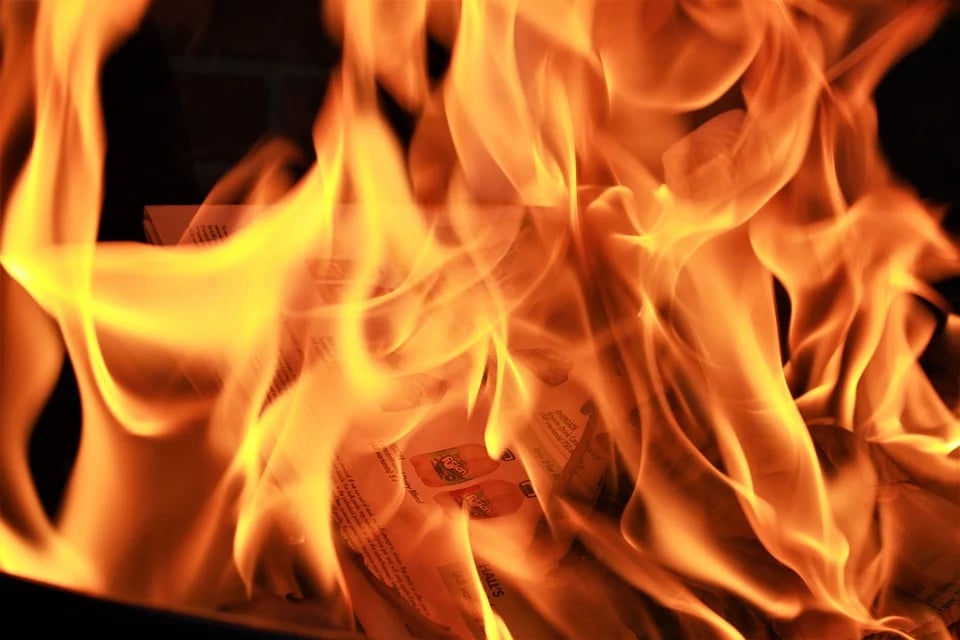 Thane: Plastic goods godown gutted in fire in Bhiwandi ; no injuries reported - Vimarsana News