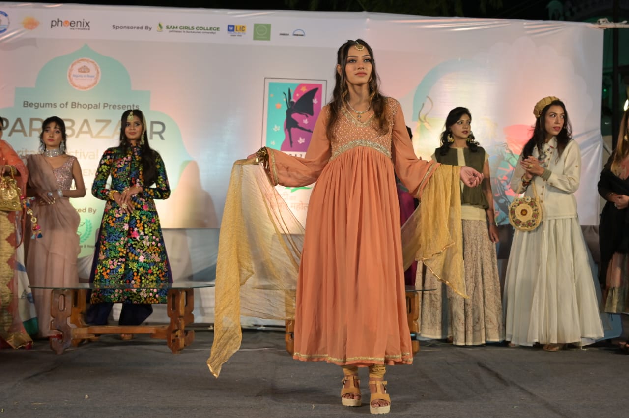Madhya Pradesh: Traditional outfits of Bhopal at fashion show - Vimarsana News