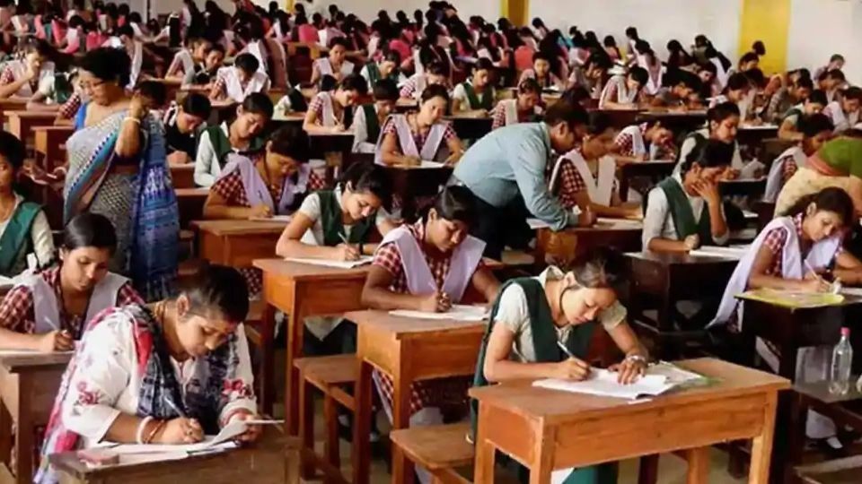 Aspirants trend #RailwayExamCalendarDo on Twitter to draw government's attention to their predicaments - Vimarsana News