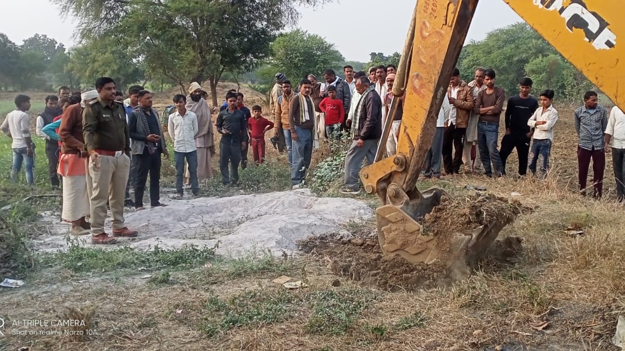 Madhya Pradesh: One-year-old girl falls into bore-well, rescue operation on - Vimarsana News