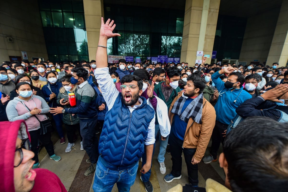 No force or lathi charge was used: Delhi Police clarification after protesting doctors allege 'police brutality' - Vimarsana News