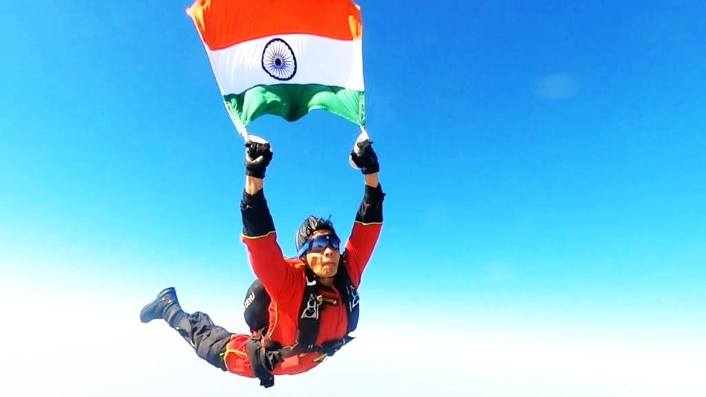 Vijay Diwas 2021: IAF Wing Commander T Asha Jyothirmai on joint skydiving demo; see pics - Vimarsana News