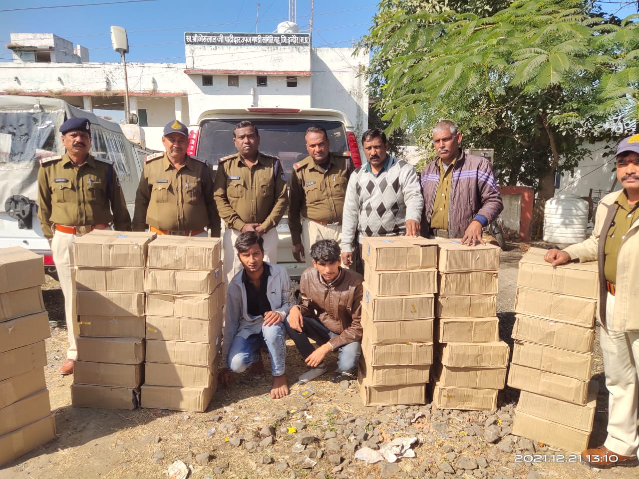 Indore: ​Police seize 378 litres illicit liquor and SUV, 2 arrested - Vimarsana News