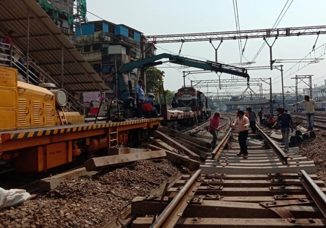 Mumbai: Local trains to run faster as Railways remove permanent speed restrictions - Vimarsana News