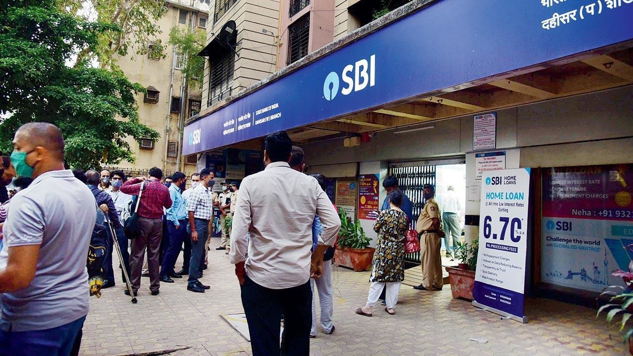 Mumbai: Police sniffer dog 'Jessi' helps track down culprits in Dahisar bank robbery - Vimarsana News