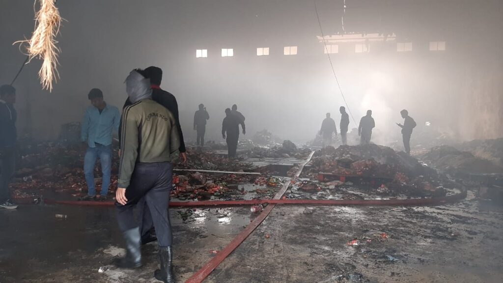 Madhya Pradesh: Fire breaks out in Jain Warehouse in Jabalpur - Vimarsana News