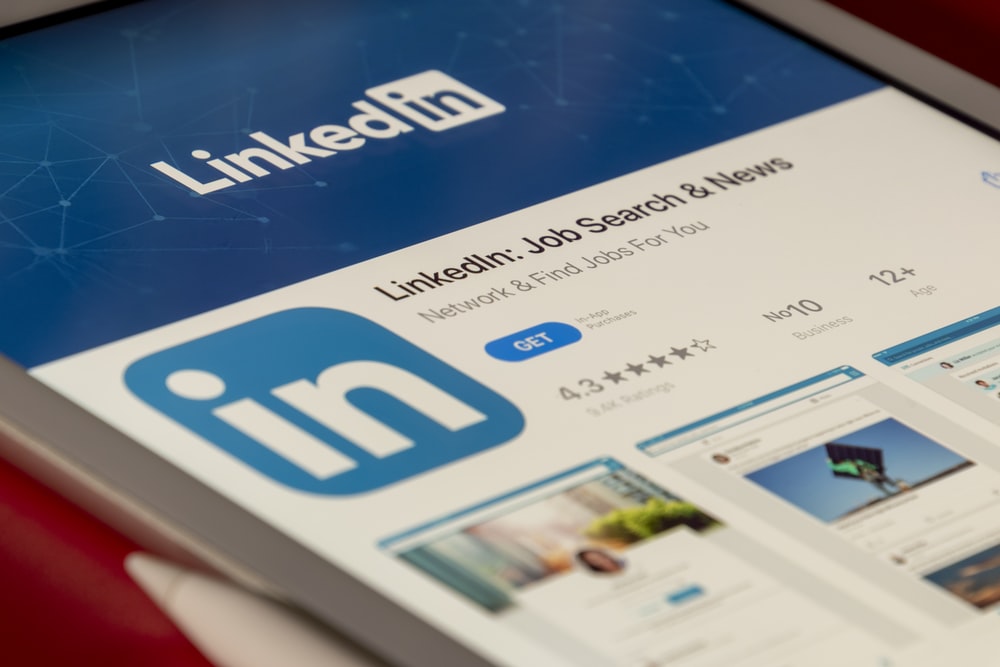 LinkedIn users just got lucky: Connect with people in 'Hindi'; here's how - Vimarsana News