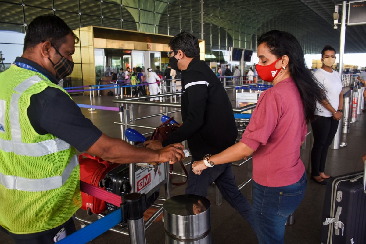 Indore: Alert at airport, passengers being screened three times - Vimarsana News