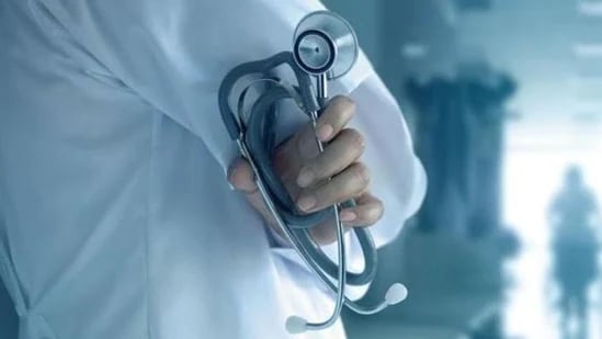 Bhayander: Lady doctor attacked inside her clinic in broad daylight, manhunt launched - Vimarsana News