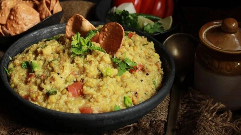 Burglar in Assam cooks khichdi in the middle of robbery, apprehended - Vimarsana News