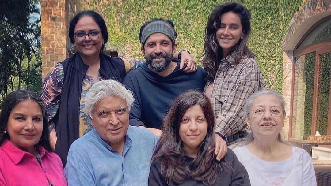 Shabana Azmi shares a priceless family photo to wish Javed Akhtar on his birthday; Shibani Dandekar reacts - Vimarsana News