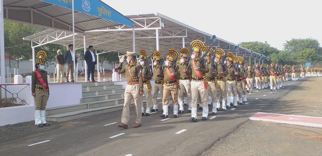 Indore: Final parade rehearsal of platoons ahead of Republic Day - Vimarsana News