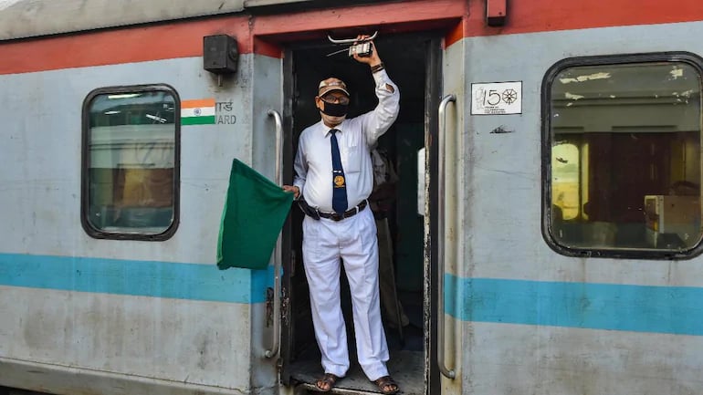 Indian Railways redesignates post of 'Guard' as 'Train Manager' with immediate effect - Vimarsana News