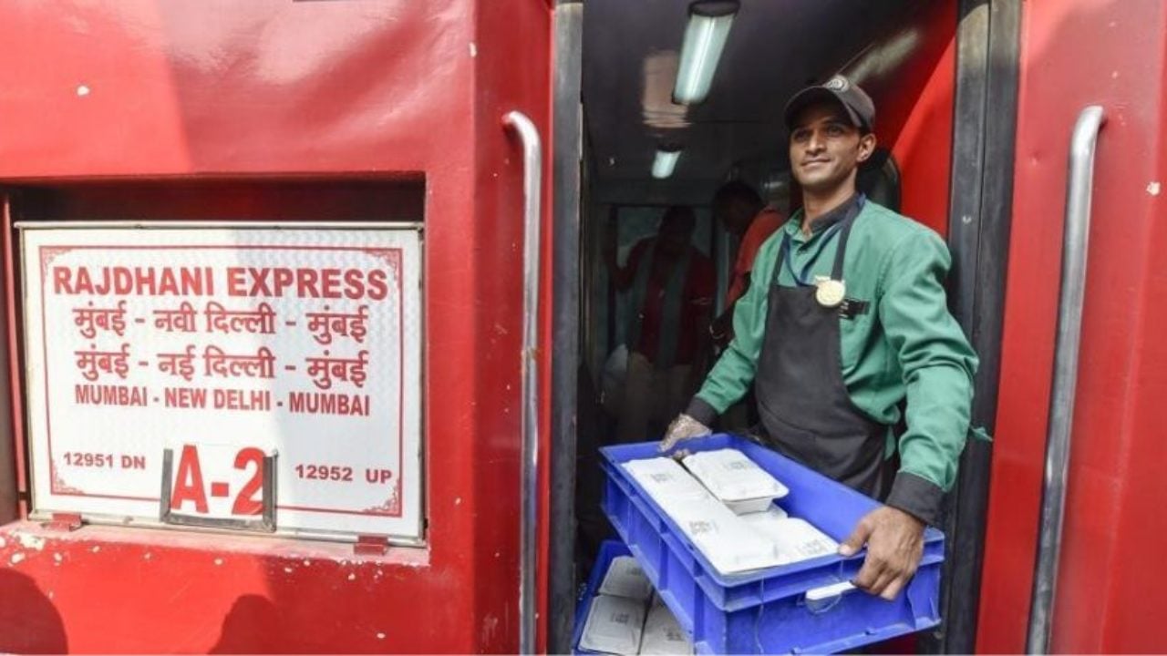 IRCTC resume onboard catering service in 5 long-distance trains starting today - Vimarsana News