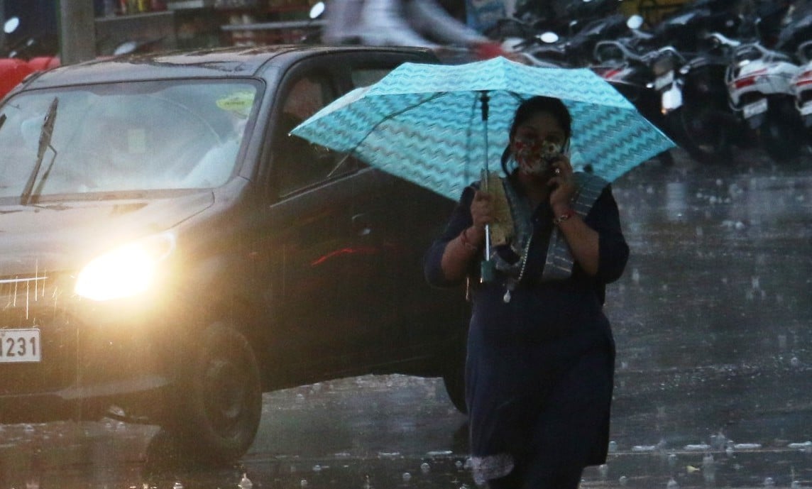 Indore: Light rain lashes several parts of city, temp falls - Vimarsana News