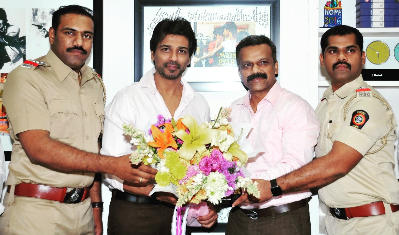 Nikhil Dwivedi felicitated by Mumbai Police's State Intelligence Unit - Vimarsana News