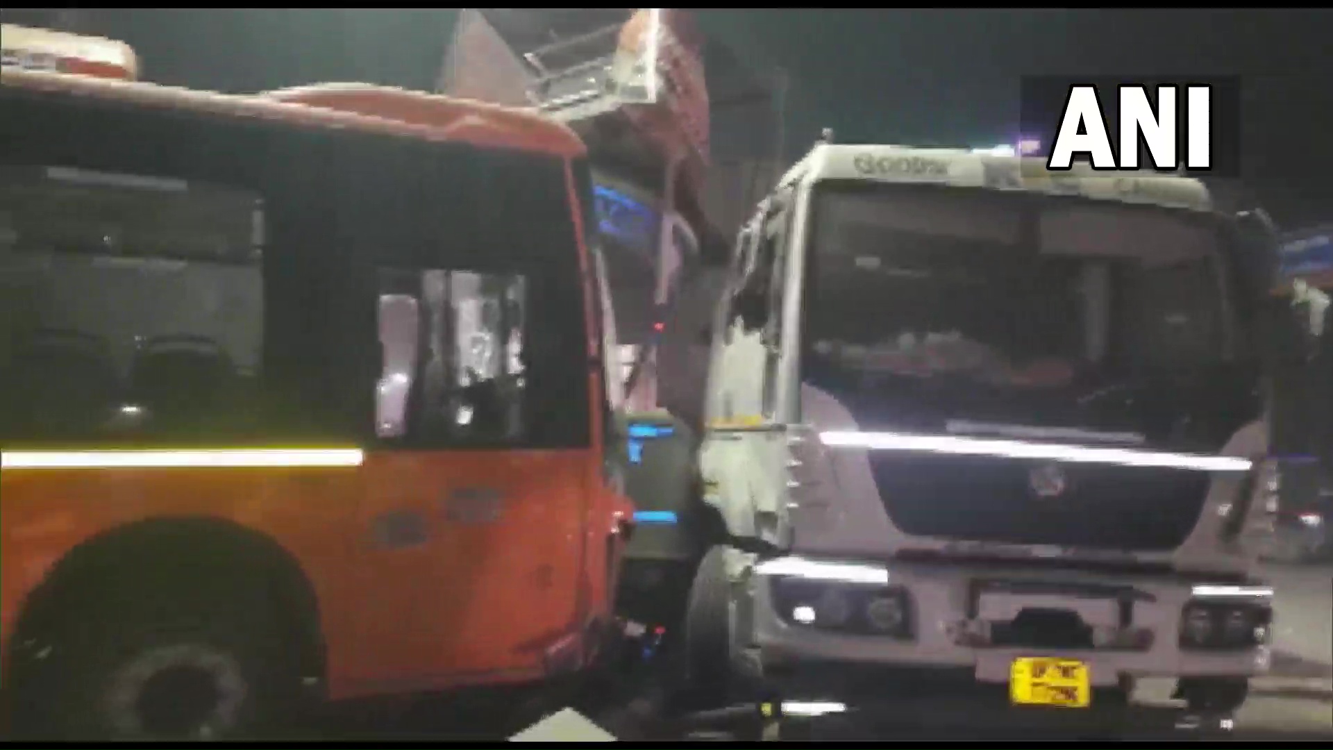 UP: Bus mows down bystanders in Kanpur, five dead - Vimarsana News