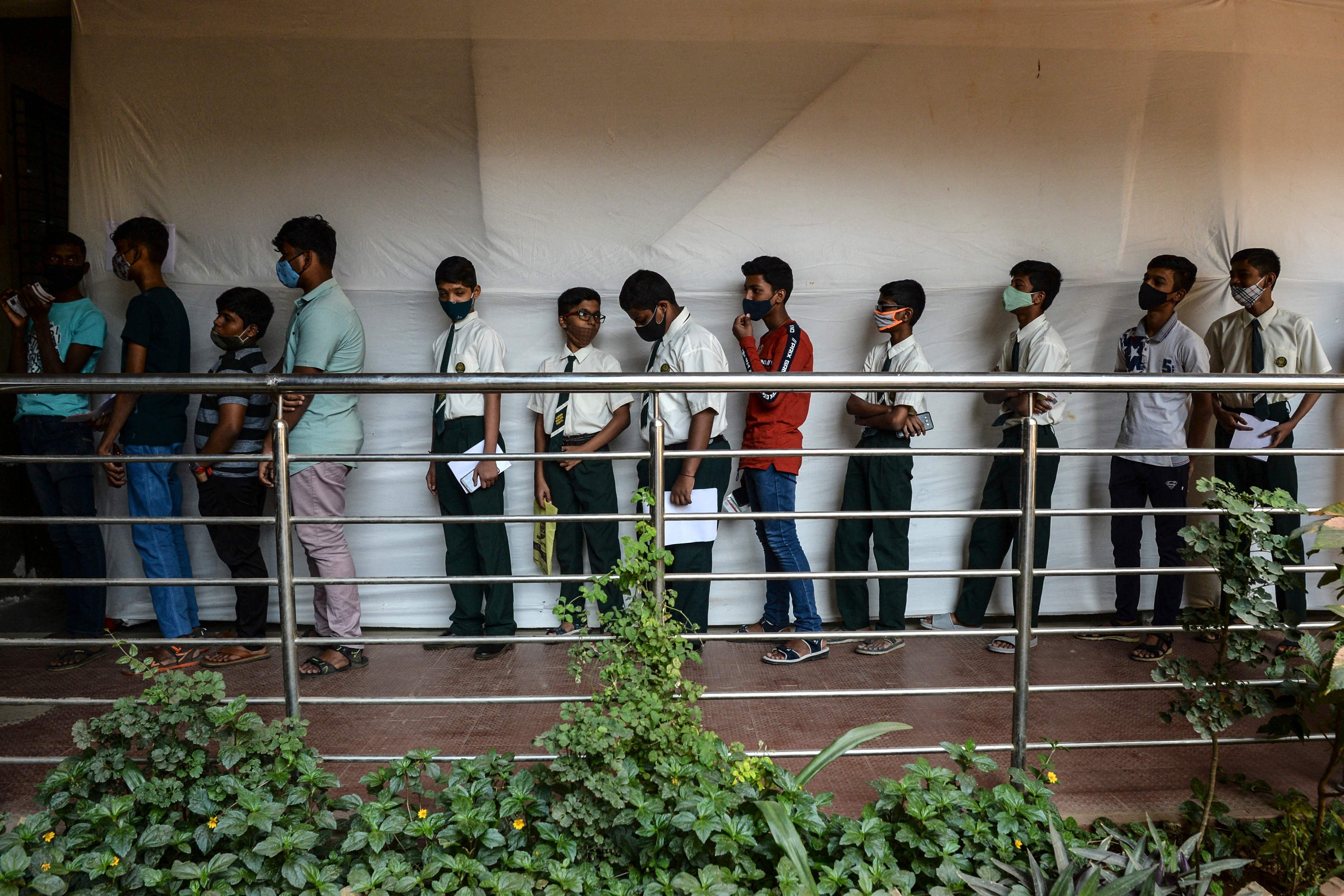 COVID-19: Mumbai lags behind in vaccinating children between 15-17 age group - Vimarsana News