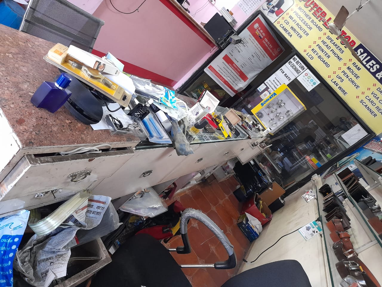 Indore: Thieves fled with cash, mobile phone from a shop, police refuse to register FIR - Vimarsana News