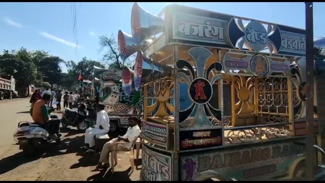 Barwani: Fear of third-wave leaves band operators jittery - Vimarsana News