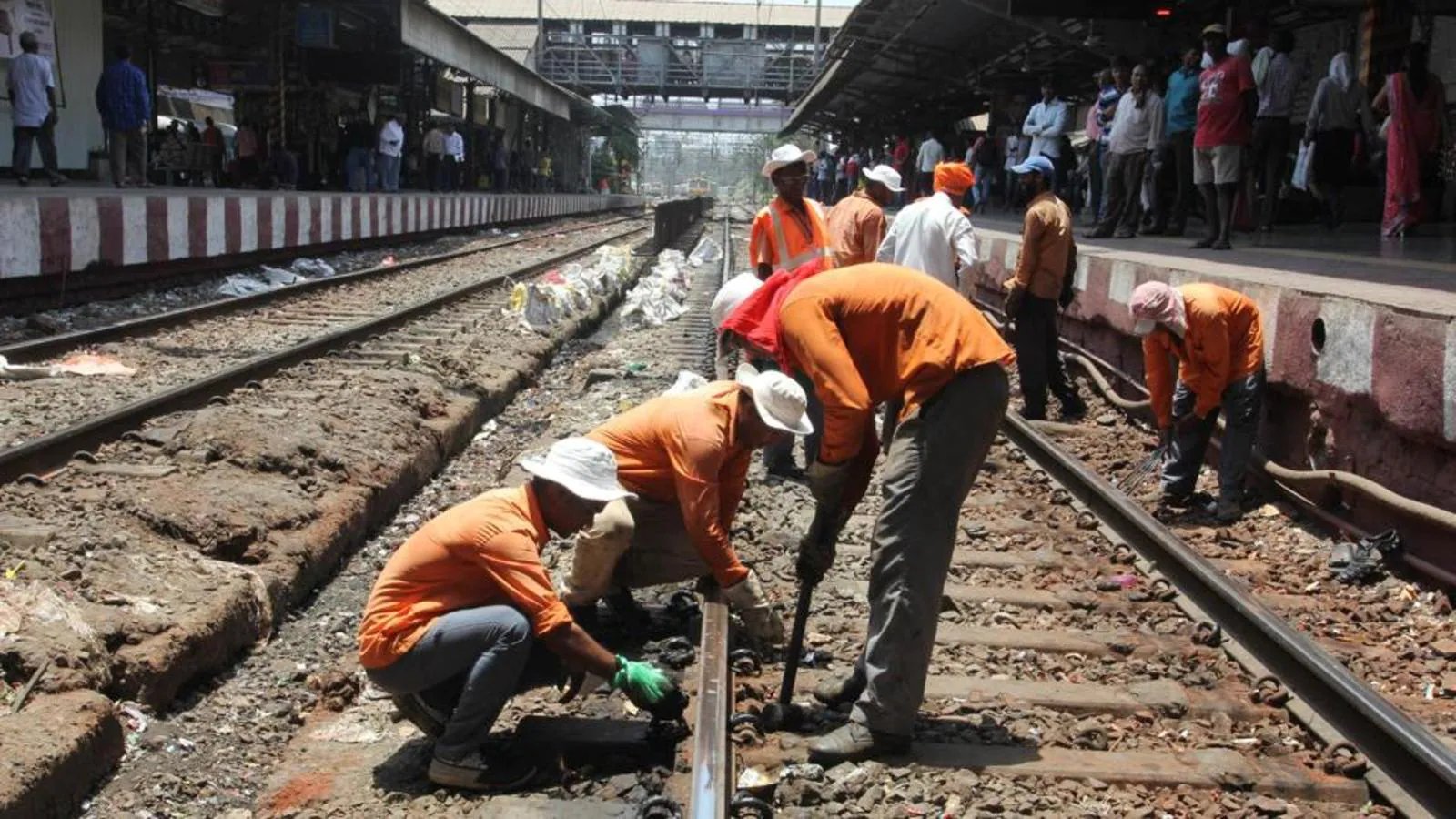 Mumbai: Thane-Diva line to observe 14-hour mega block on Jan 22 to Jan 23 for infrastructure work - Vimarsana News