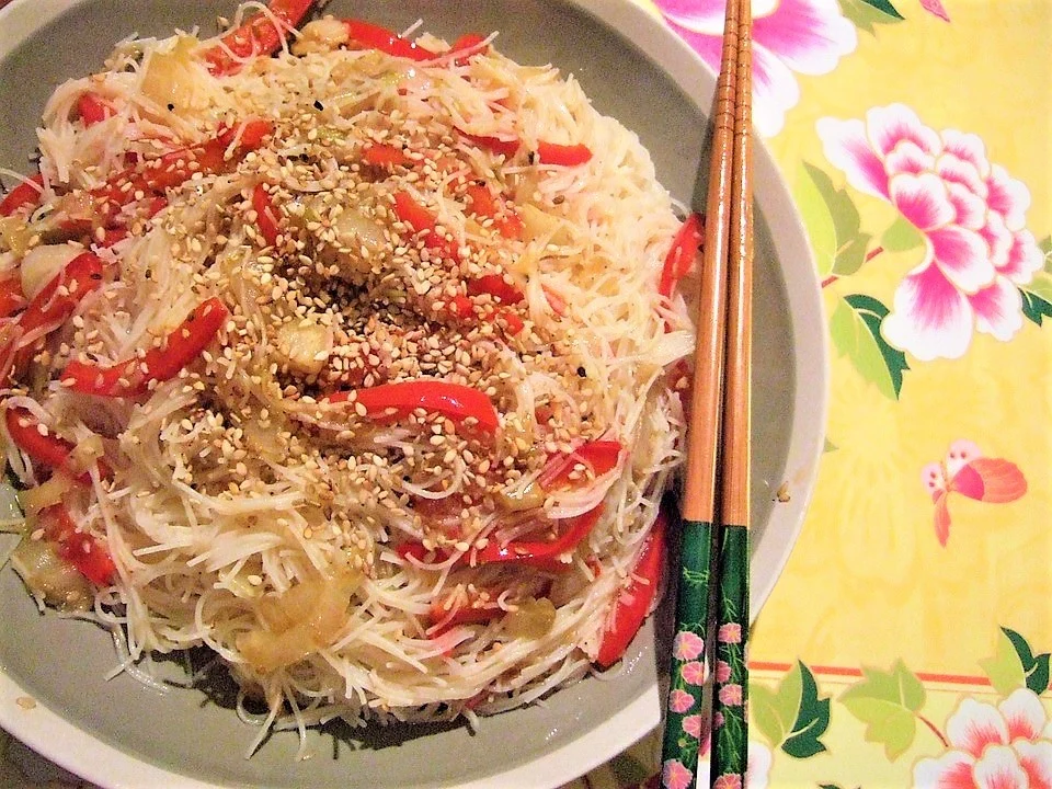 Garlic sesame rice noodles prepared by Chéf Anju Shankarlal
