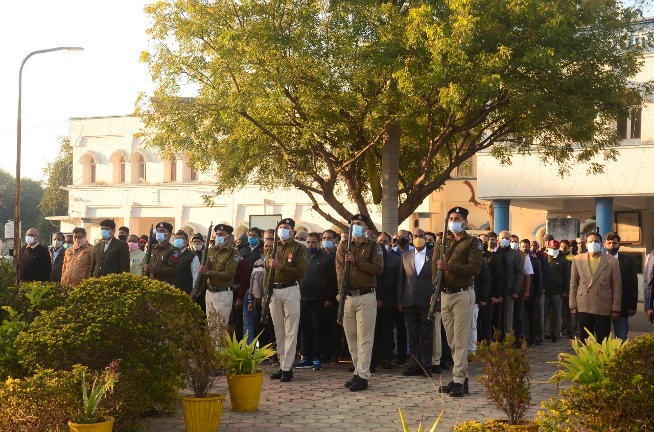 73rd Republic Day: Parades, flag hoisting, cultural programs mark the day across Madhya Pradesh - Vimarsana News