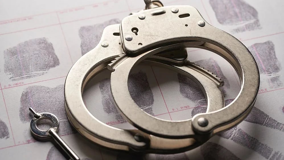Thane: Man on the run since 2020 arrested for cheating investors via Ponzi scheme - Vimarsana News