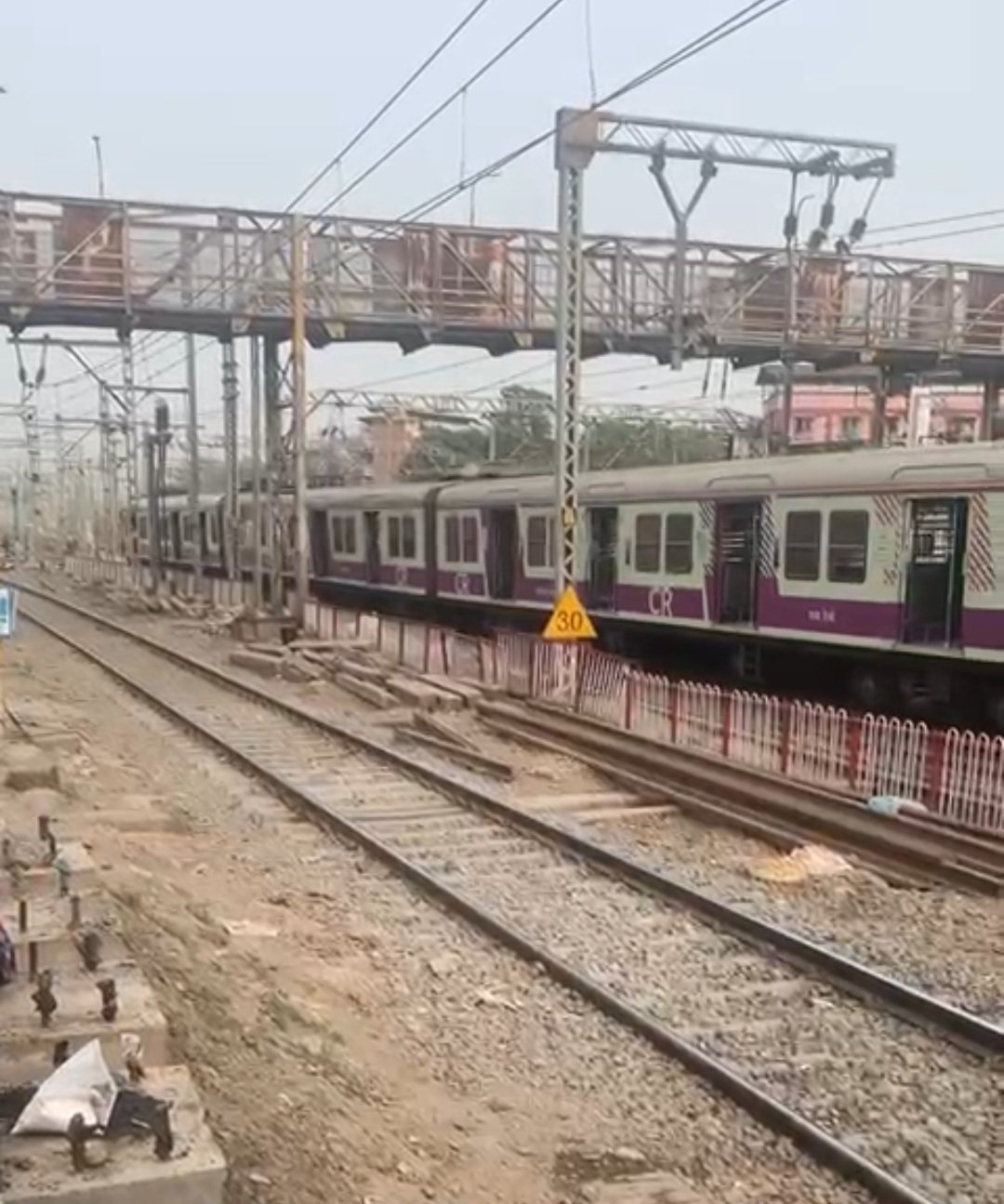 Thane: Partial segregation of mail express, local trains on Central Railway's main line to start from Sunday - Vimarsana News