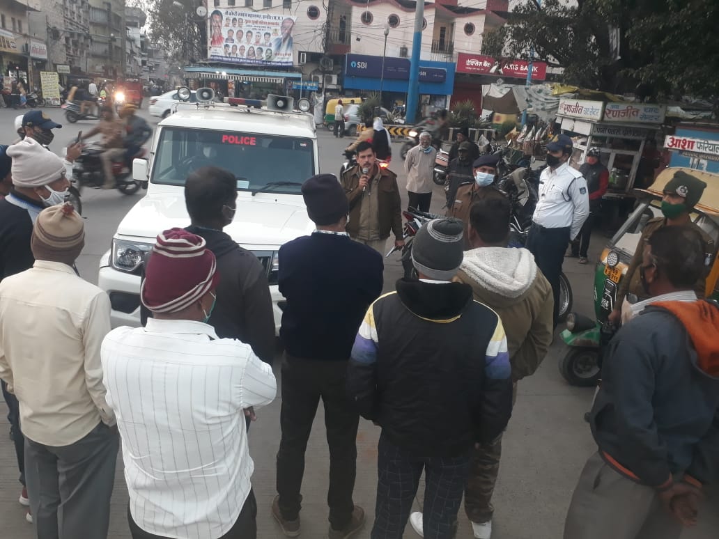 Indore: Action against vehicle parked haphazardly near roads - Vimarsana News