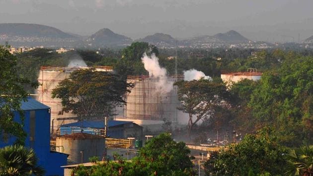 Mumbai: 1 killed, 2 injured after gas leak incident at Ghatkopar west - Vimarsana News