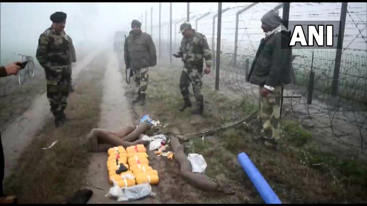 BSF constable injured in encounter with smugglers in Punjab's Gurdaspur; huge cache of drugs, arms seized - Vimarsana News