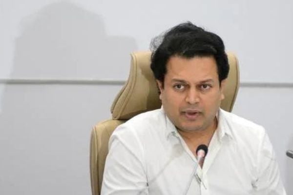 Maha minister of medical education Amit Deshmukh holds meeting with deans of medical colleges, reviews Covid preparedness - Vimarsana News