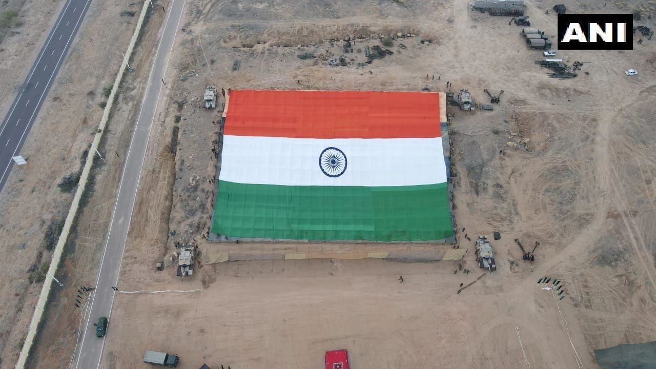 Rajasthan: World's largest national flag displayed along Indo-Pak border on Army Day, see pics - Vimarsana News