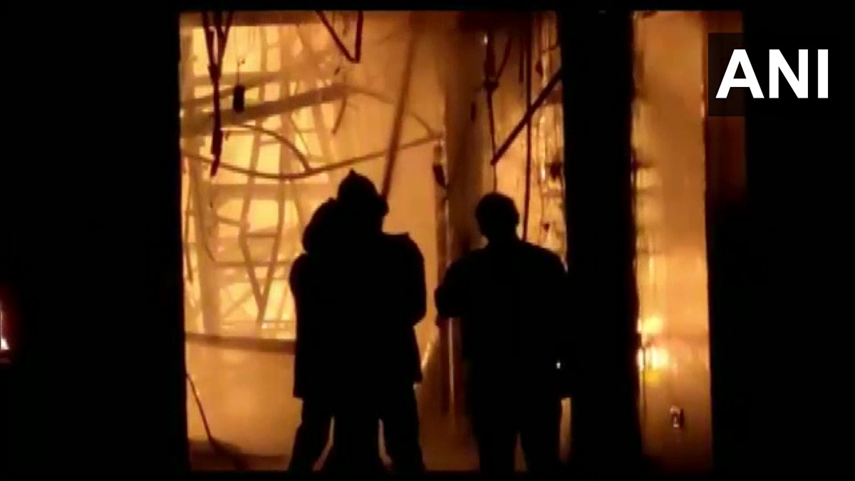 Thane: Fire breaks out at furniture godown in Bhiwandi's Sumaras Chamunda Complex - Vimarsana News