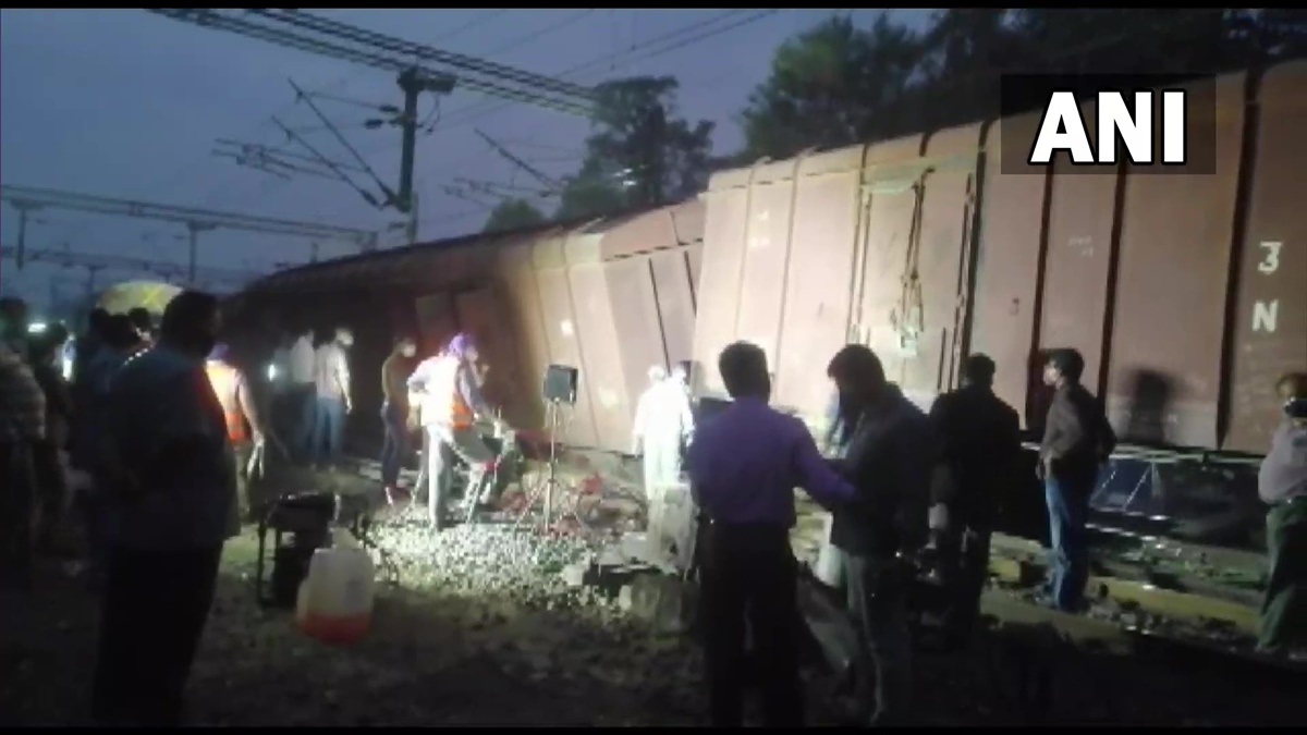 Kerala: Train services disrupted as goods train derails near Aluva; see pics - Vimarsana News