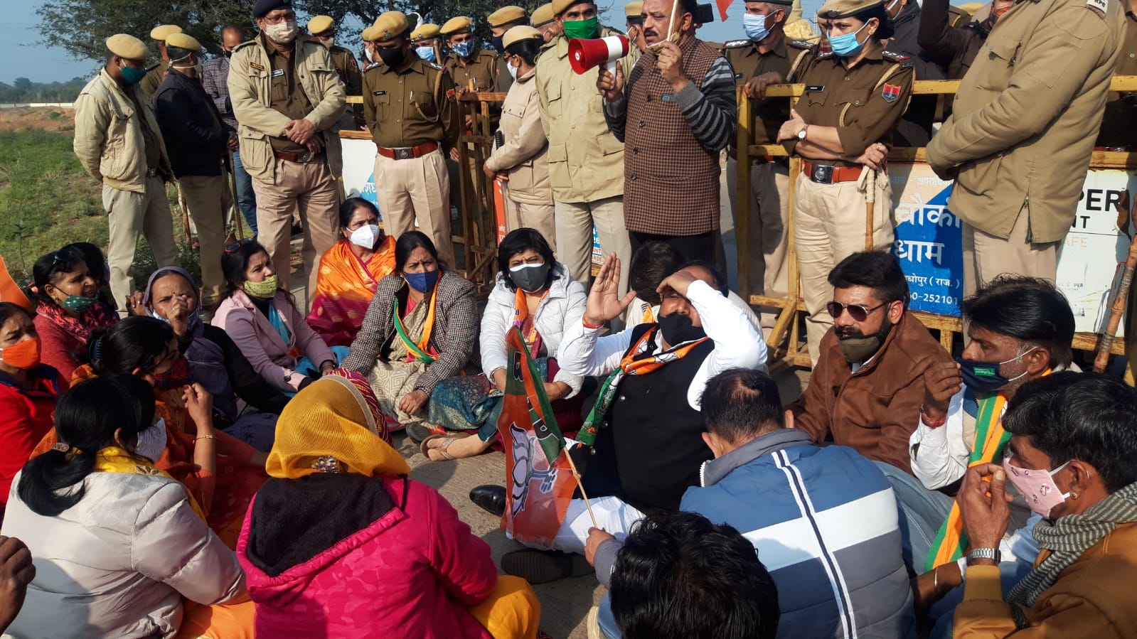 Rajasthan: BJP leaders stage dharna in Sawai Madhopur to meet Priyanka Gandhi over rape of disabled minor in Alwar - Vimarsana News